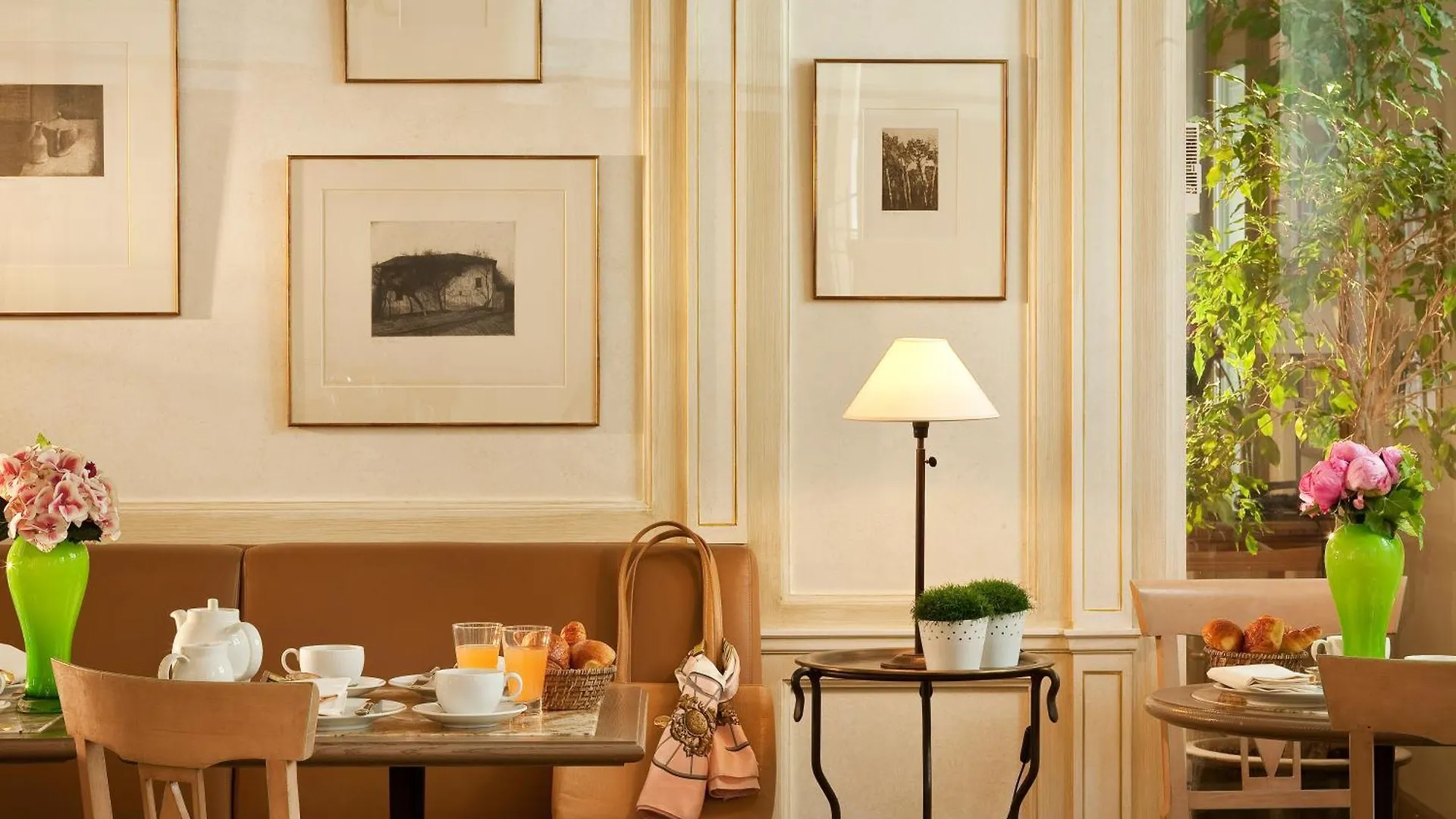 ***  Hotel De L'Arcade Paris France
